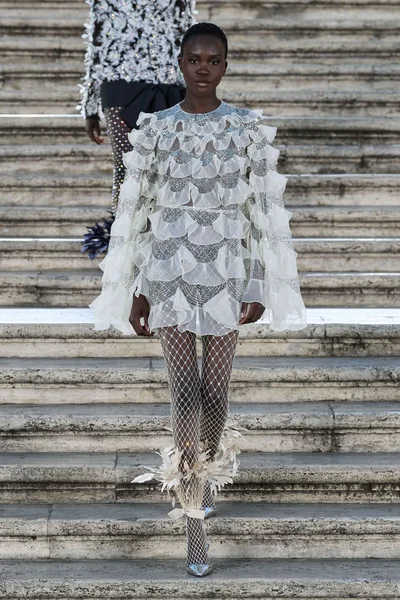 Look 32
